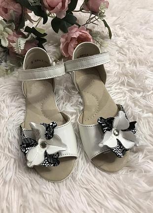 Босоножки кожаные 2