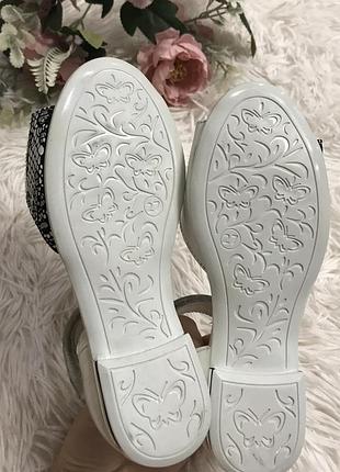 Босоножки кожаные 7