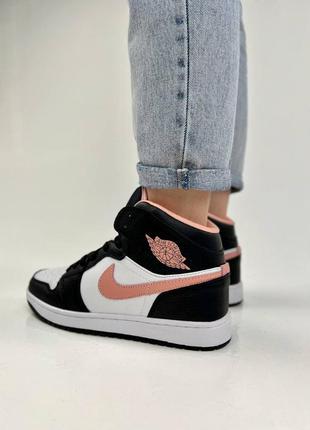Женские высокие кожаные кроссовки nike air jordan🆕 черно-белые с розовым джорданы5 фото