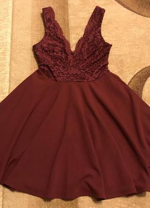 Нарядное платье бордового цвета