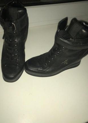 Черевики prada