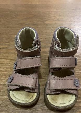 Ортопедические босоножки