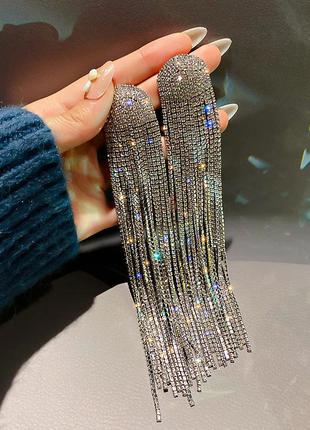 Довгі сережки з камінням кристалами