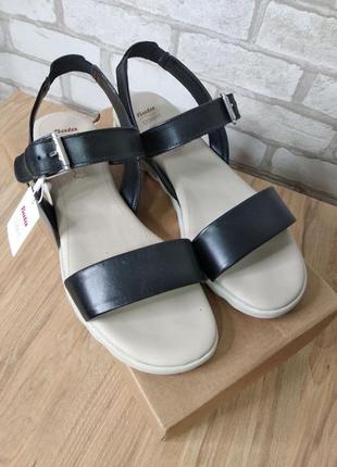 Жіночі босоніжки bata оригінал.