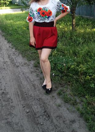 Червона жіноча спідниця з кружевом
