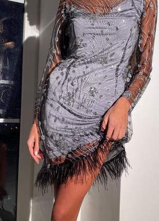 Платье с перьями сетка