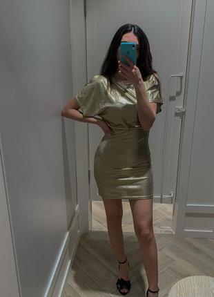 Золотистое платье