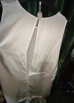 Стильная белая блуза с разрезами7 фото