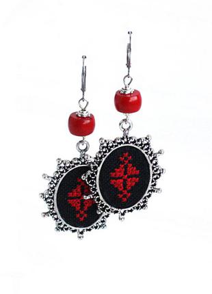 Червоні чорні сережки з натуральним коралом українські прикраси під вишиванку з ручною вишивкою3 фото