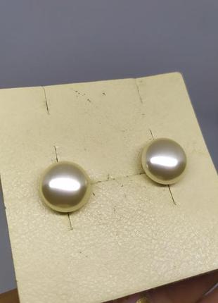 Серьги с бусинами под жемчуг