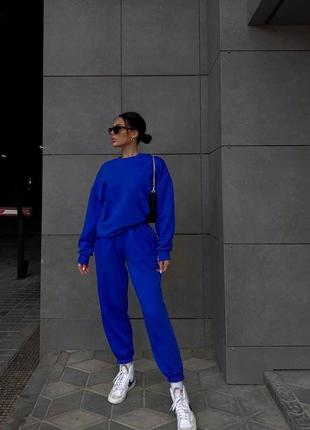 Стильный прогулочный костюм в ассортименте