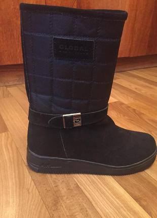 Стильні молодіжні демісезонні чорні  чобітки