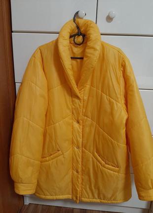 Женская ,желтая куртка