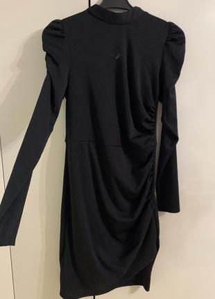 Идеальное маленькое черное платье с рукавами-фонариками4 фото
