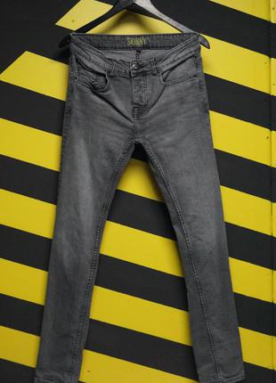 Стрейчевые зауженные джинсы