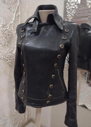 Кожаная куртка от известного бренда ganuine leather