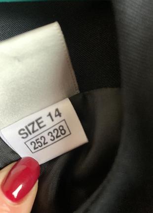 Маленька чорна сукня 7