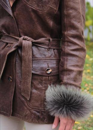 Брендовий шкіряна шкіра куртка курточка кожанка на поясі з хутром коротка2 фото