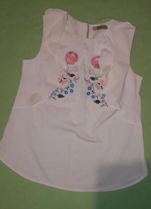 Футболка с вышивкой