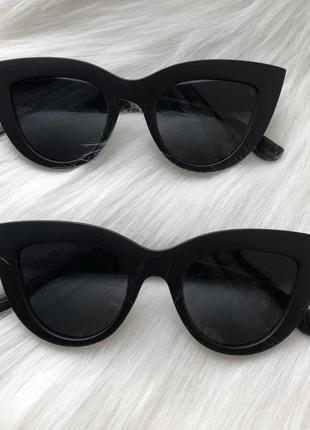 Сонцезахисні окуляри чорні