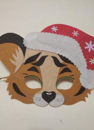 Карнавальна маска з фетру тигр в новорічній шапці