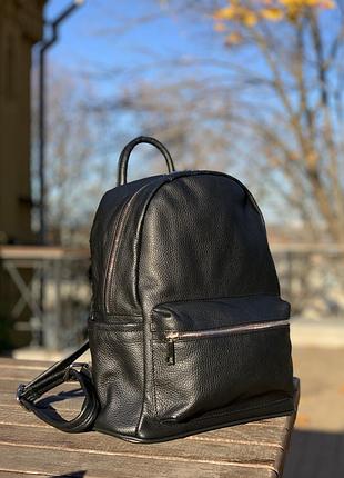Рюкзак чорний шкіряний жіночий великий італія