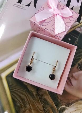Серьги с чёрным камешком. позолота