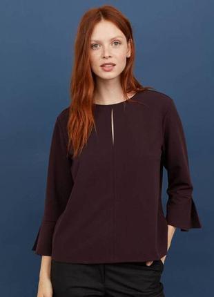 В наявності бордова блуза з рюшами zara