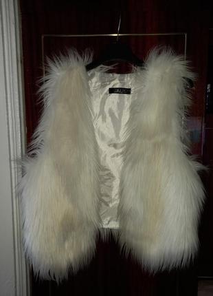 Меховая жилетка