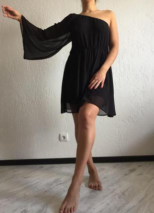 Маленькое чёрное платье с красивенным рукавом🖤1 фото