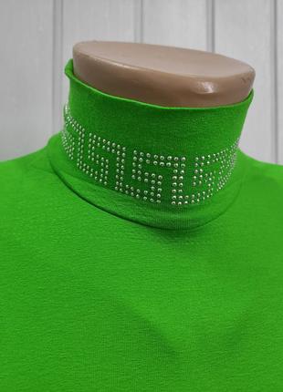 Женский базовый гольф зелёная водолазка со стразами футболка с длинным рукавом под горло4 фото