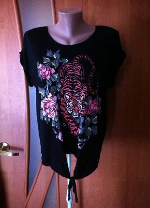 Крутая чёрная футболка рисунок#тигр#цветы#надпись#завязки