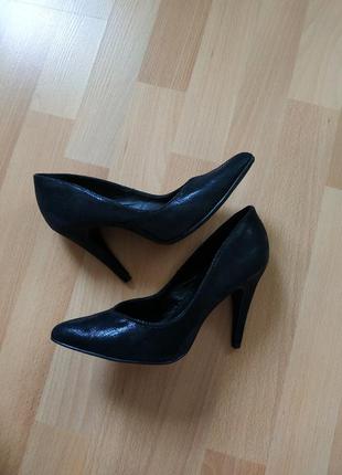 Красивые черные туфли3 фото