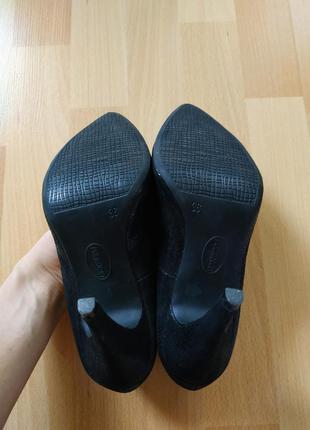 Красивые черные туфли5 фото