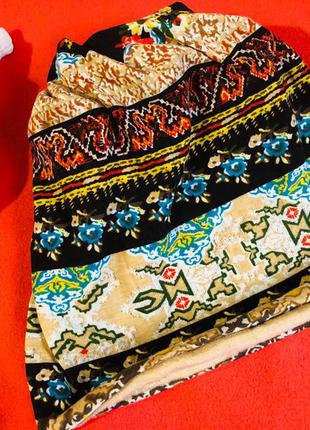 Шапка с отверстием для выпуска волос