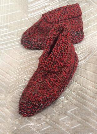 Гарненькі черевички - капці ручної роботи.