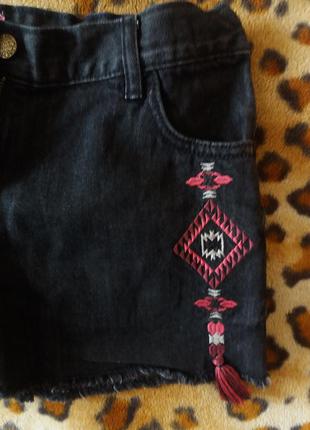 Черные джинсовые шорты с вышивкой f & f 36 р состояние новых!2 фото