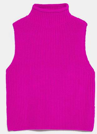 Жилет zara без рукавов цвета фуксии с высоким воротником