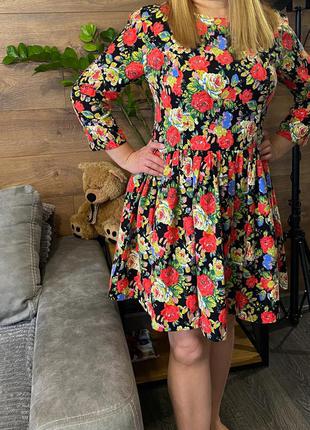 Яскраве, стильне плаття в квітковий принт joe browns