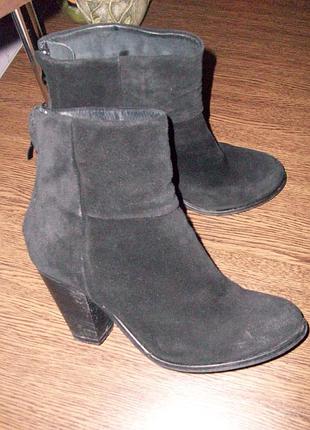 Поделиться:  рр 39 - 25,6 см стильные сапоги от bata замша