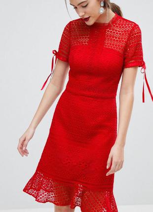 Красивое кружевное платье chi chi london