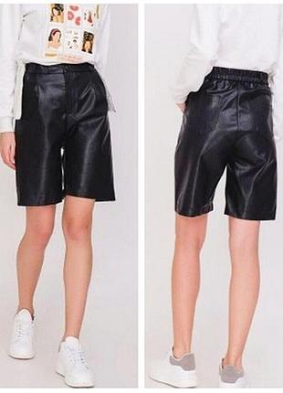Модные шорты из эко-кожи