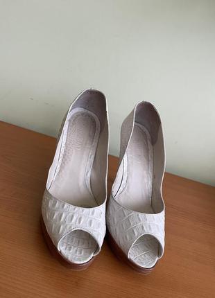 Нарядные белые туфли4 фото