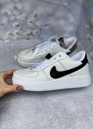 Жіночі демісезонні шкіряні кросівки низькі білі з чорним nike air force 🆕