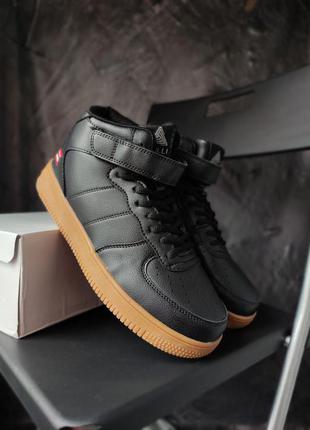 Мужские зимние кроссовки  черные коричневая подошва