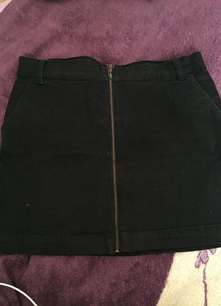 Чёрная юбка на молнии