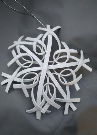 Новогодняя игрушка на ёлку. снежинка