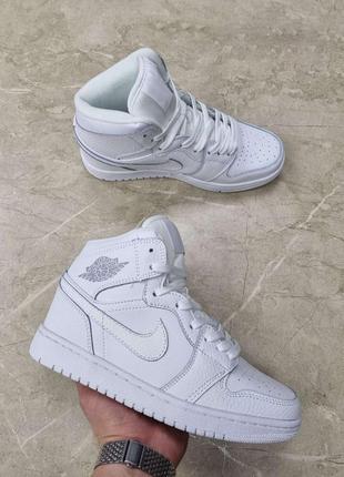 Женские, подростковые кроссовки nike air jordan 1 retro all white белые, кожаные, демисезонные