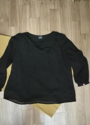 Легка, красива брендовий блузочка великого розміру.