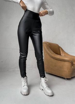 Стильні шкіряні жіночі на флісі